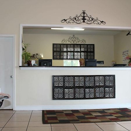 Travelers Inn Kingsland Luaran gambar